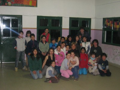 Foto de los chicos y grandes de la escuela 118